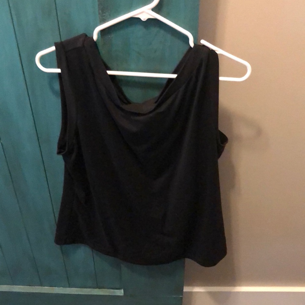 Black scoop neck tank